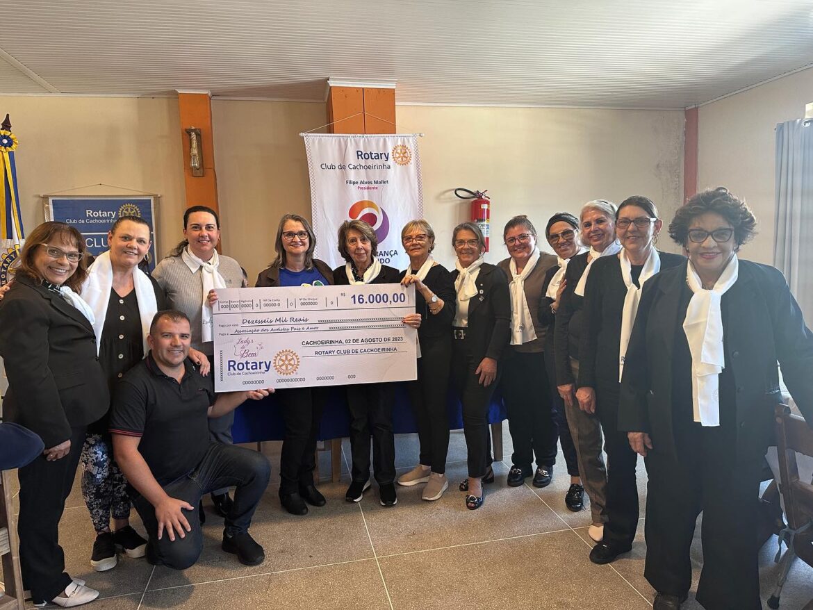Associação Pais e Amor recebe cheque do Rotary