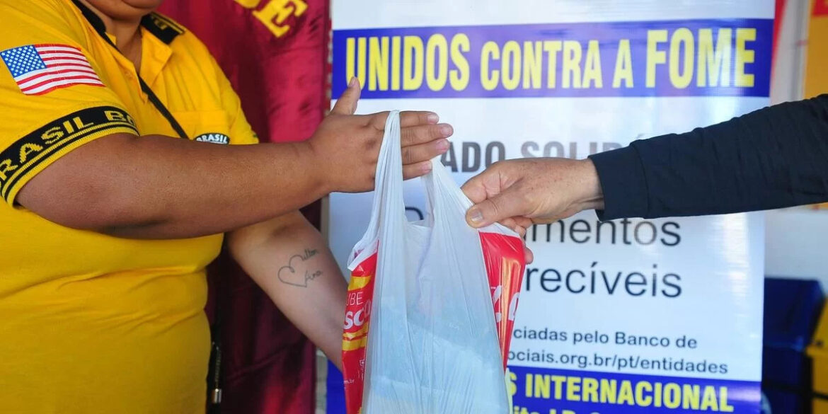 Sábado solidário e trote solidário para o Banco de Alimentos.