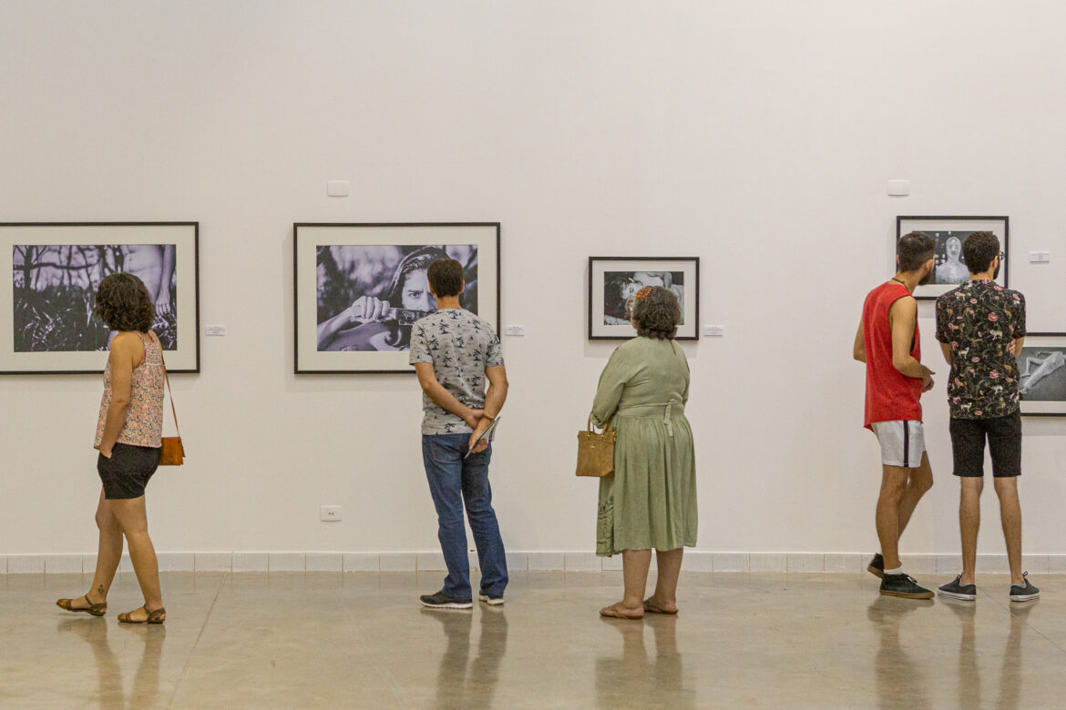 Gravataí Shopping Center recebe exposição 'Fragmentos' com obras de artistas da região