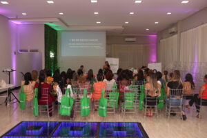 Evento promovido pela ACOMOV reuniu Empreendedoras das Moradas para celebrar o mês da Mulher