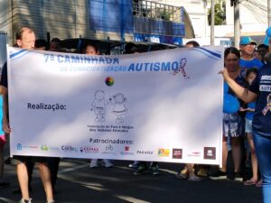 Mais de 300 pessoas participam da 7ª Caminhada de Conscientização do Autismo em Gravataí