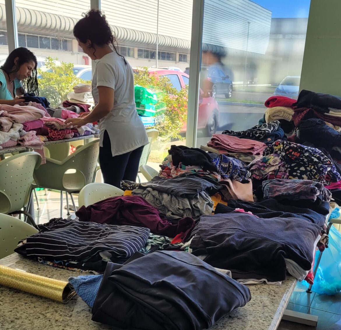 Iniciativa da Empresa Parks oferece banho quente e conforto aos desabrigados