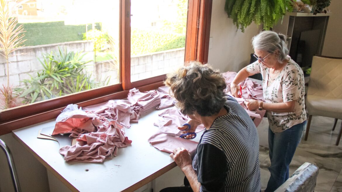 ONG das Calcinhas mobiliza voluntários para produzir roupas íntimas para os desabrigados