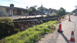 Erosão do Arroio Passinhos em Cachoeirinha causa transtornos à população e empreendedores