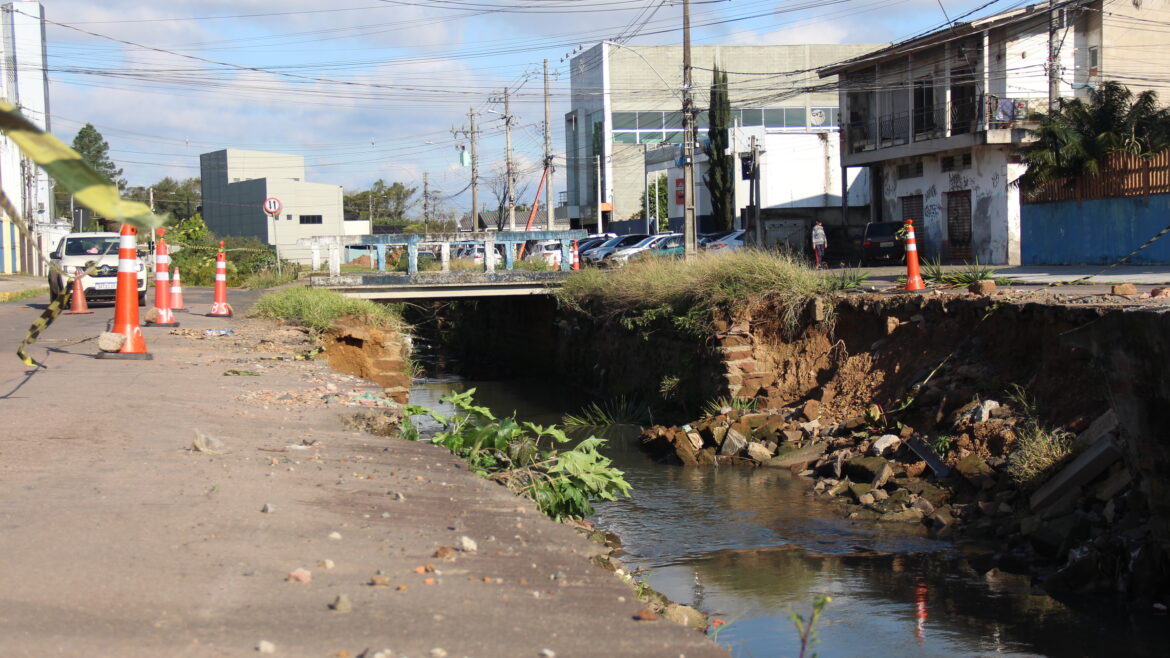 Erosão do Arroio Passinhos em Cachoeirinha causa transtornos à população e empreendedores