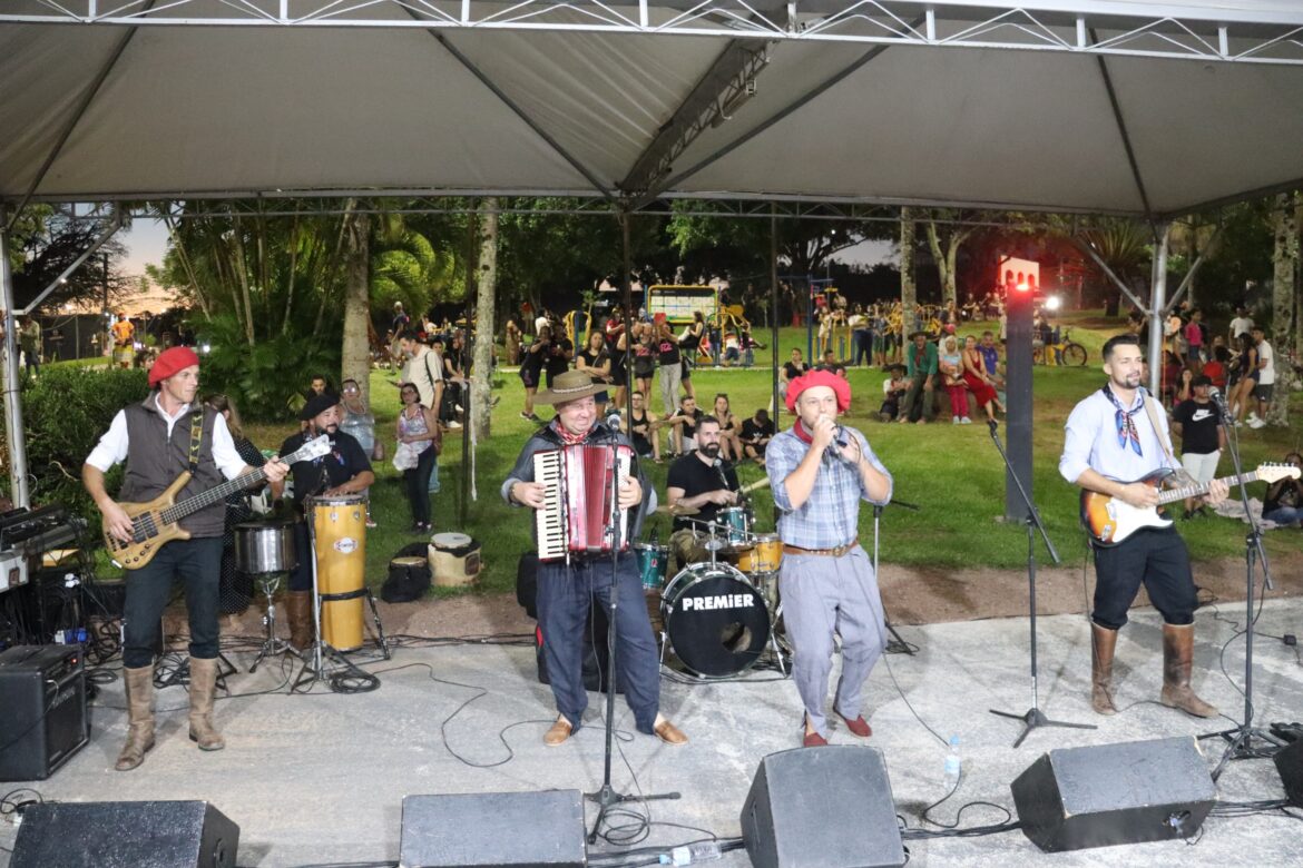 Rua Aberta de Julho terá Vaneira, Pagode e Feira de Adoção de Animais