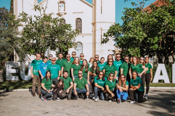 Praça Dom Feliciano recebe novas mudas em ação de arborização em Gravataí