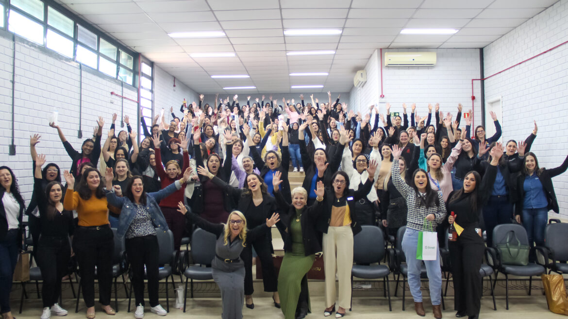 CIC reúne mais de 100 profissionais para homenagem ao Dia da Secretária