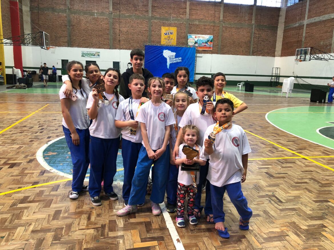Projeto Judocas do Futuro conquista 20 medalhas em competição internacional no Uruguai
