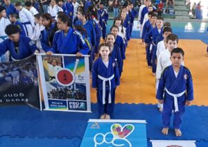 Beneficiária da Associação Pais e Amor conquista medalha no campeonato estadual de judô