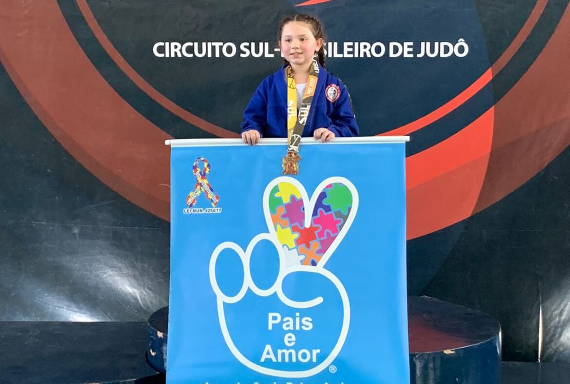 Beneficiária da Associação Pais e Amor conquista medalha no campeonato estadual de judô
