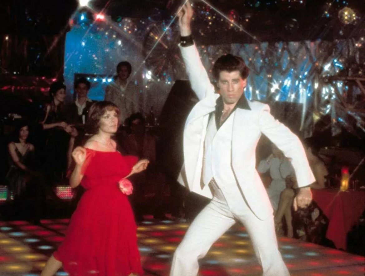 ASR promove baile beneficente com o tema "Os Embalos de Sábado à Noite" em Cachoeirinha