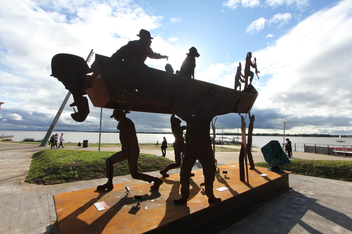 Monumento em Homenagem aos Heróis Voluntários das enchentes é inaugurado em Porto Alegre