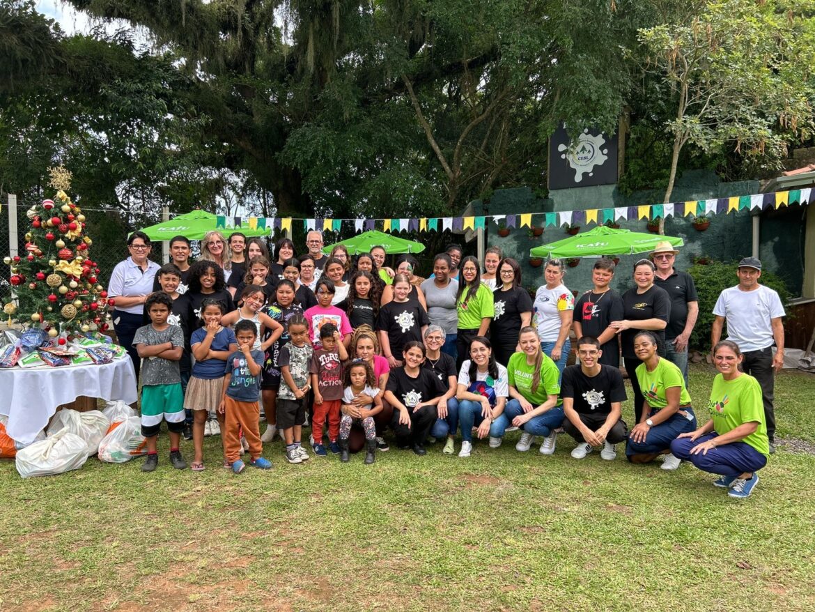 Jovens do Programa Cooperativas Escolares do Sicredi realizam Natal Solidário para famílias em vulnerabilidade