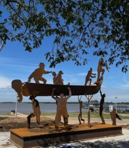 Monumento em Homenagem aos Heróis Voluntários das enchentes é inaugurado em Porto Alegre