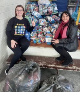 Reciclagem e Inclusão: como as tampinhas plásticas ajudam a Associação Pais e Amor a manter sua sede