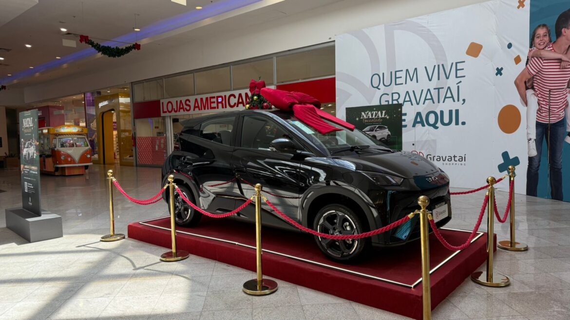 Cliente ganha carro elétrico 0 km no sorteio da Campanha de Natal do Gravataí Shopping
