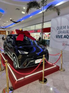 Cliente ganha carro elétrico 0 km no sorteio da Campanha de Natal do Gravataí Shopping