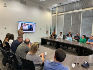 Comitiva de Gravataí visita CEIC para conhecer tecnologias de monitoramento urbano