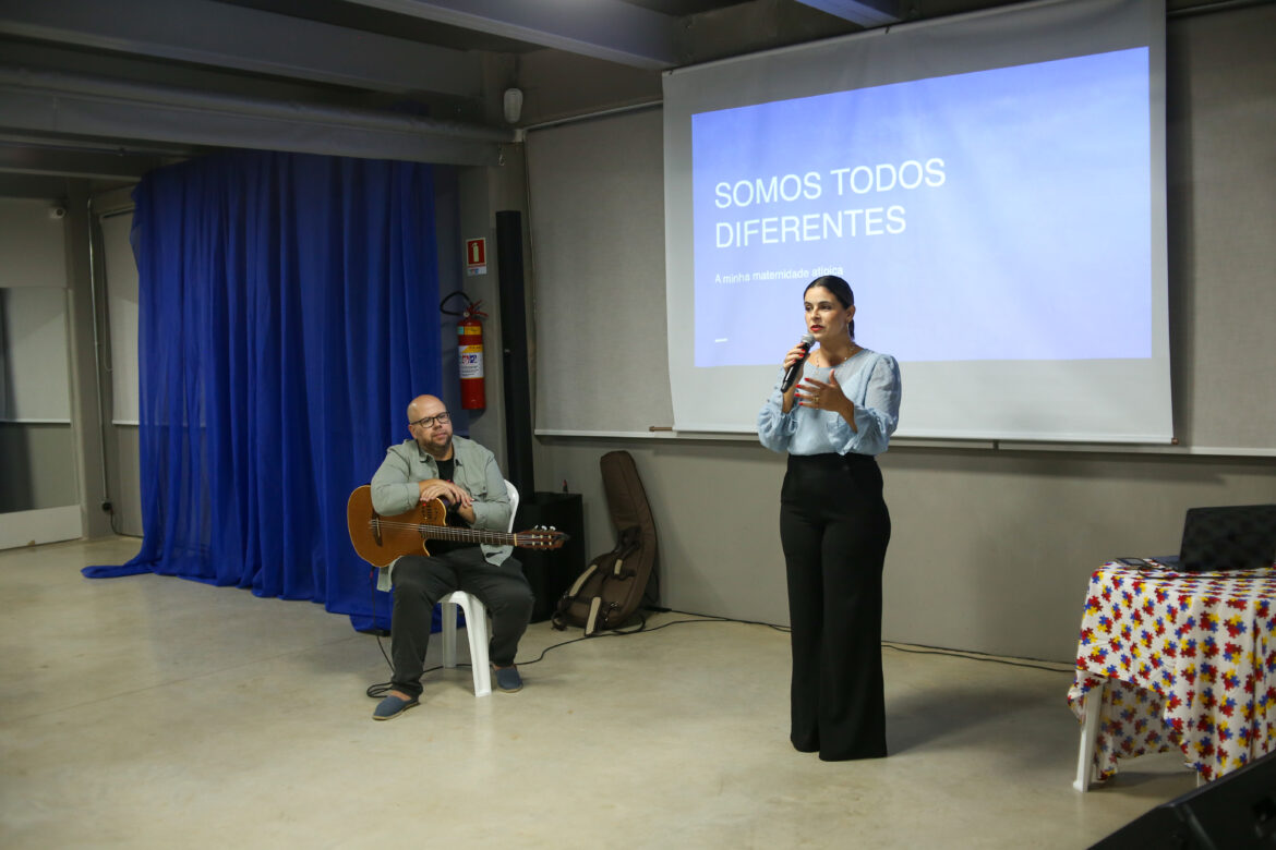 Promovida pela Associação Pais e Amor, palestra com Shana Müller abordou os desafios da maternidade atípica e a importância da inclusão