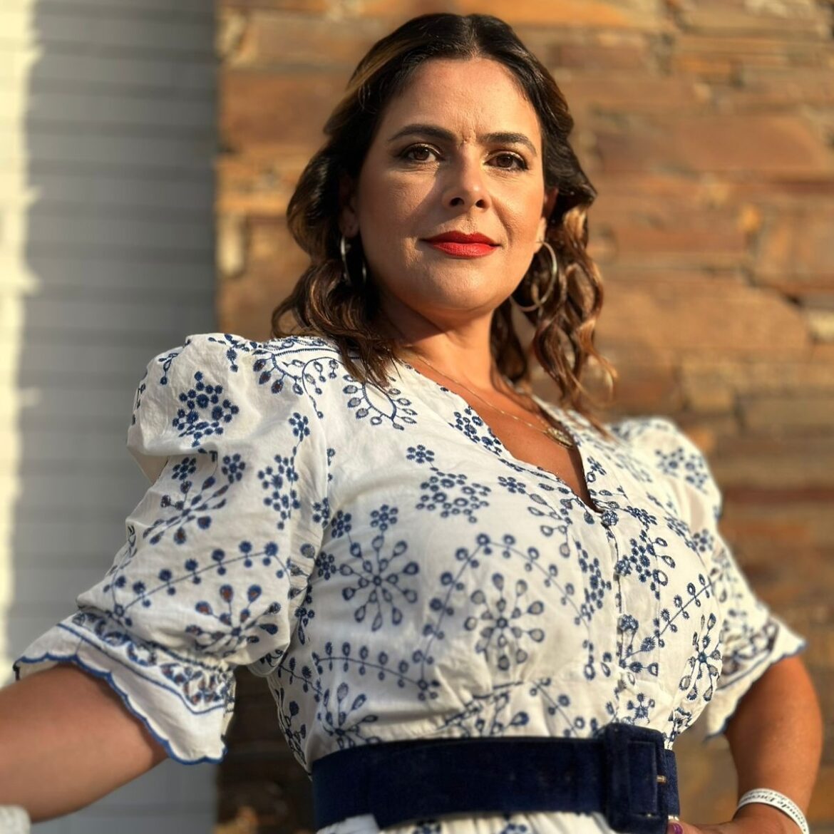 Cantora nativista e mãe atípica Shana Müller aborda autismo e inclusão em palestra na Associação Pais e Amor