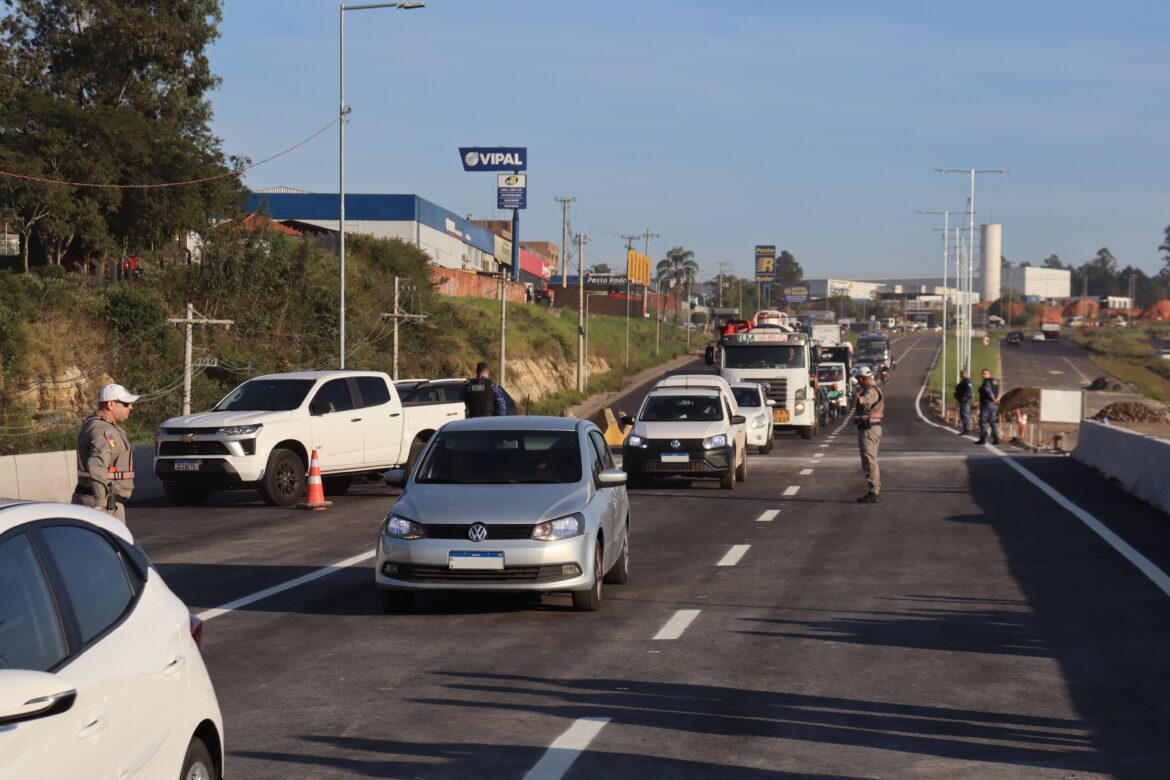 ERS-118 tem faixa principal e trincheira liberadas em Gravataí; obra está 80% concluída