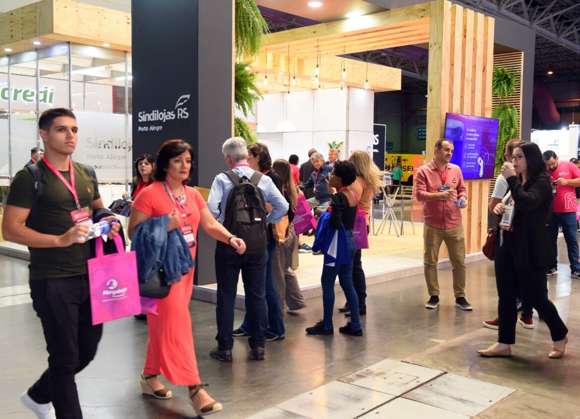 Com mais de 100 expositores e 120 horas de conteúdo, Feira Brasileira do Varejo reforça papel do Brasil no setor e reúne especialistas do mercadoCom mais de 100 expositores e 120 horas de conteúdo, Feira Brasileira do Varejo reforça papel do Brasil no setor e reúne especialistas do mercado