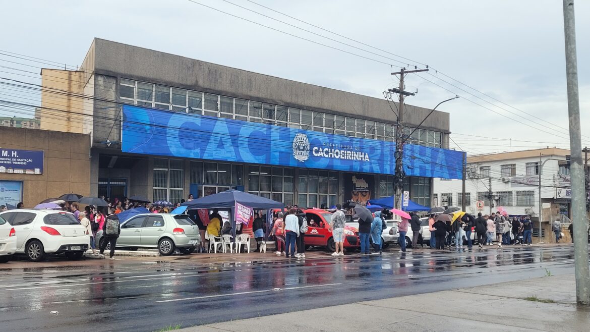 Servidores públicos de Cachoeirinha realizam paralisação nesta segunda-feira (26)