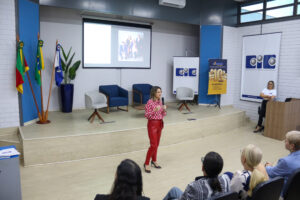 CIC recebe Simone Leite para palestra sobre equilíbrio entre carreira e maternidade