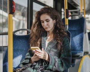 Lei que permite desembarque fora do ponto para mulheres passa a valer no transporte público de Gravataí