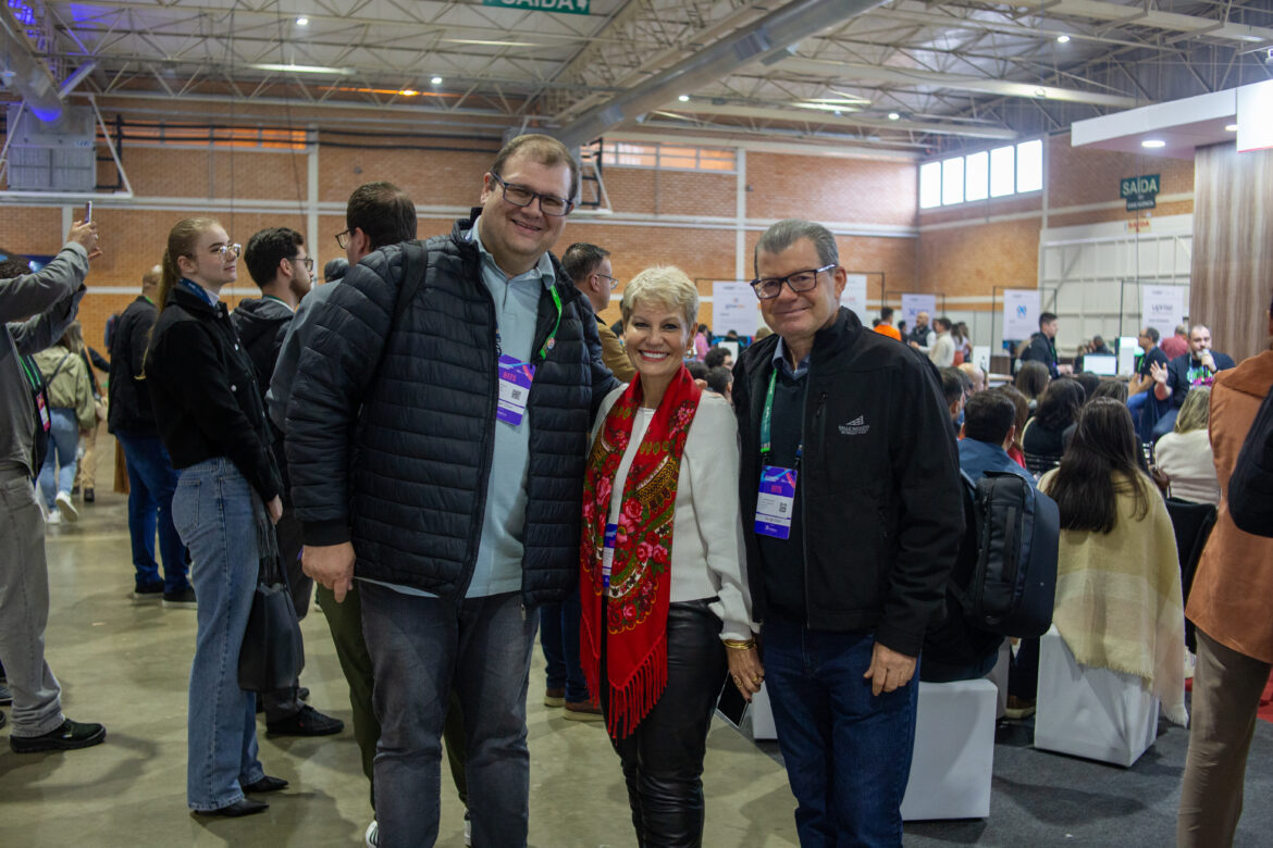 Durante a FniC 2025, realizada em maio, o Centro das Indústrias de Cachoeirinha (CIC) promoveu um sorteio entre as empresas expositoras da feira. Para participar, as empresas interessadas precisavam se inscrever por meio de um totem interativo instalado no estande coletivo das organizadoras da FniC: o CIC, a Associação Empresarial de Cachoeirinha (ACC) e a Prefeitura.
