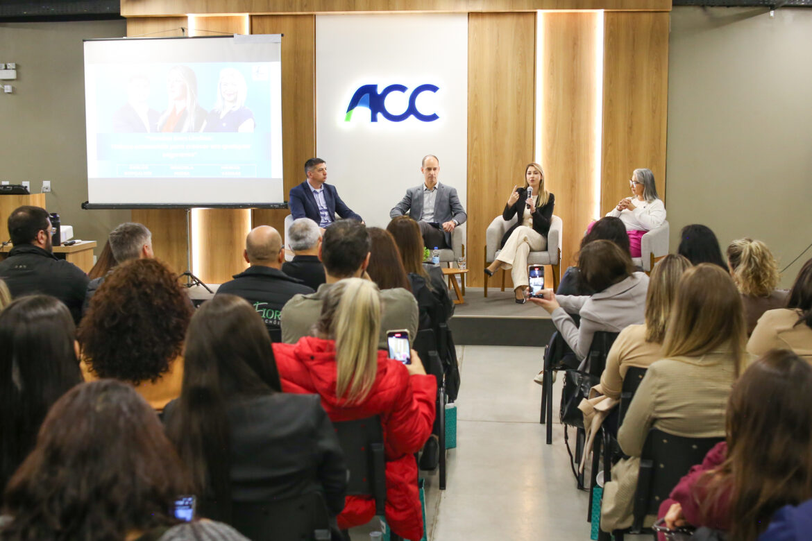 Promovido pelo Núcleo de Estratégias Empresariais da ACC, Café com Negócios reúne mais de 70 participantes para debater estratégias de vendas