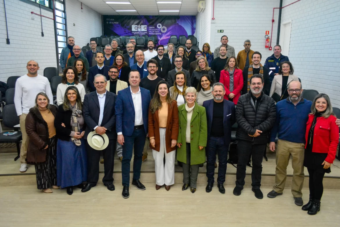 Autoridades e empresários participam de encontro sobre o Projeto Cidade Tellescom em Cachoeirinha