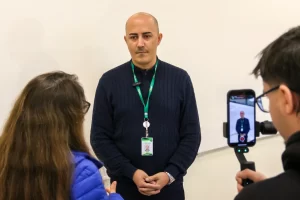 Professor da Dupla Certificação, Adriano Santos.