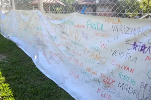 Mural com todos os nomes dos animais que já passaram pelo Palmira.
