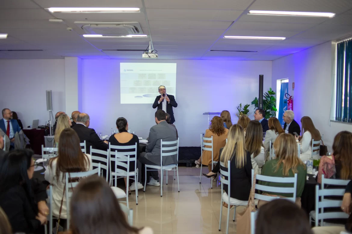 Acigra celebra 97 anos com edição especial do Almoçando com a Acigra e lançamento do pin "Rumo aos 100"