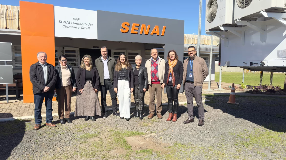 CIC e Prefeitura visitam o SENAI para fortalecer parceria em qualificação profissional