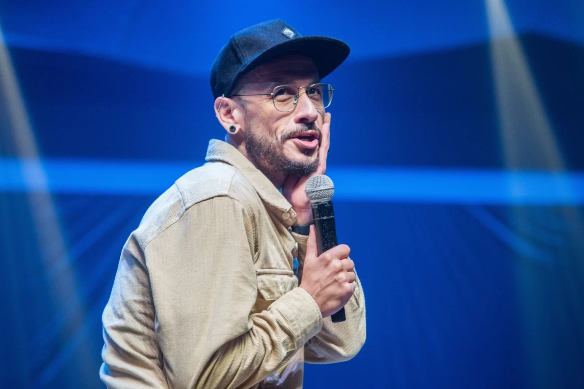 Após esgotar sessão principal, humorista Marcito Castro ganha sessão extra no Quinta Comedy em Cachoeirinha