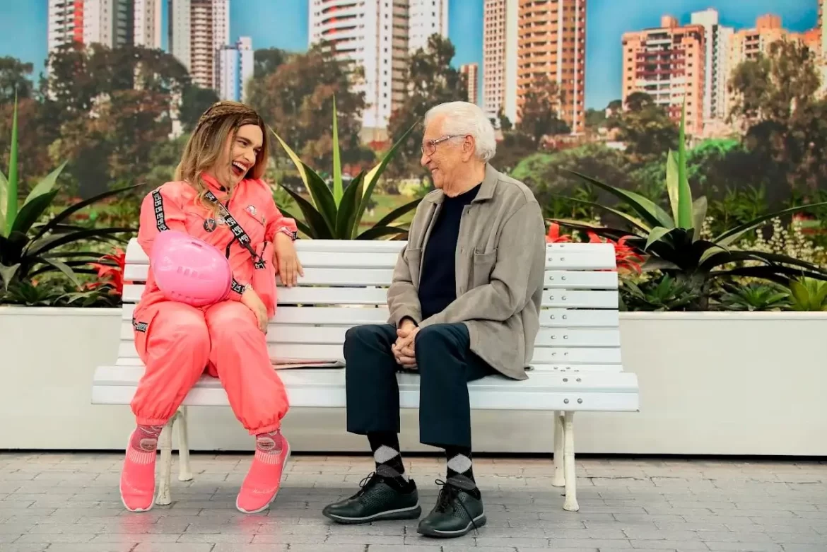 Sucesso de A Praça É Nossa, Bruna Feitoria, personagem de Maikinho Pereira, se apresenta no Quinta Comedy em Cachoeirinha