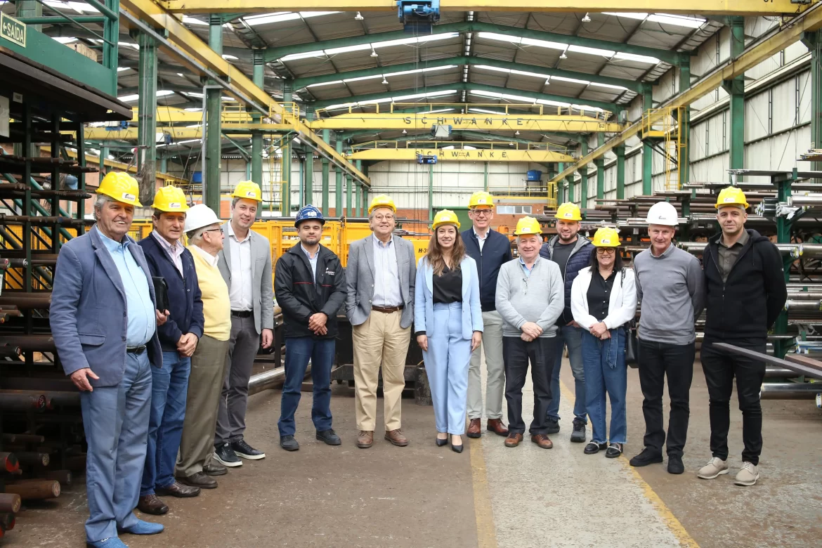 “CIC Indústria de Portas Abertas” realiza visita técnica à Aços Favorit em Cachoeirinha