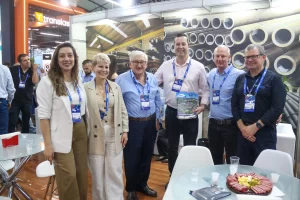 Comitiva visitou as empresas do município com estande próprio. 