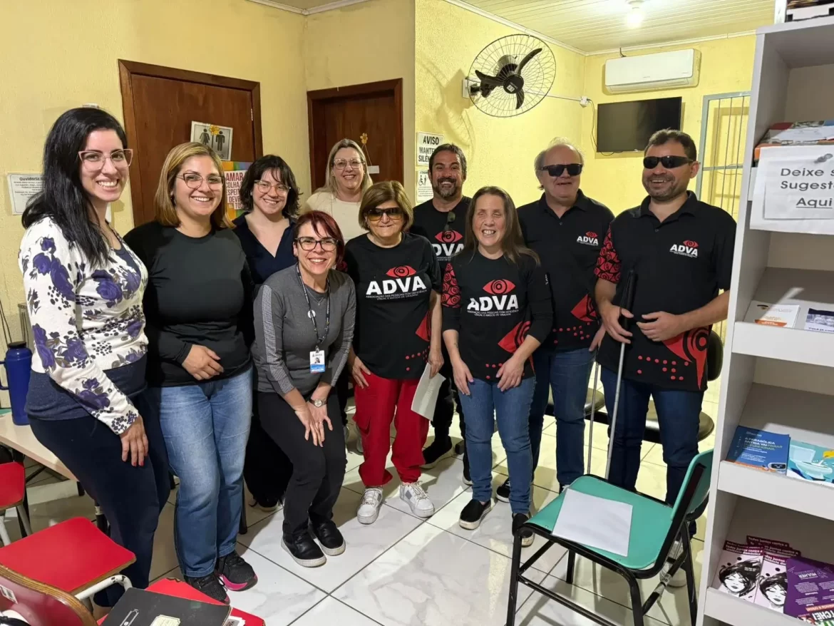 ADVA apresenta serviços de reabilitação para pessoas com deficiência visual em visita ao CRAS Manuel Barbosa