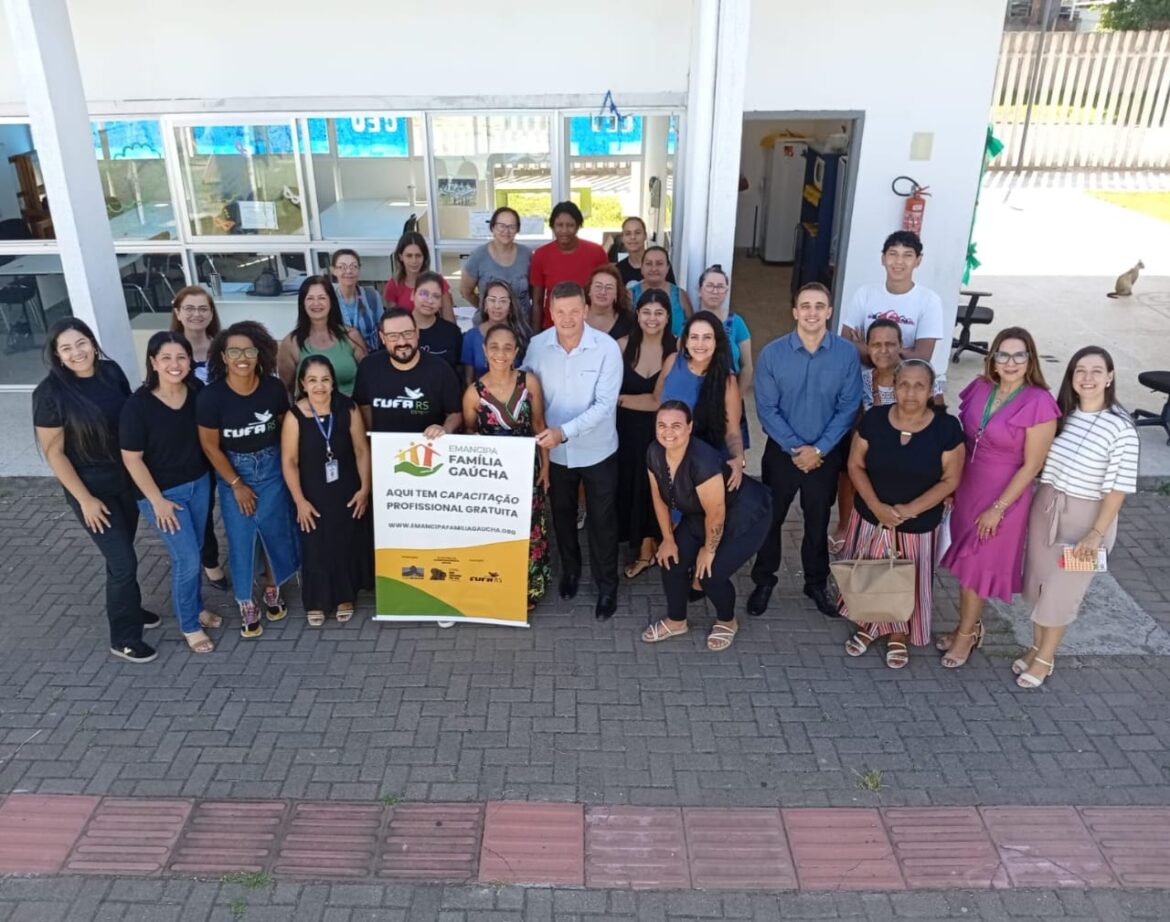 Cachoeirinha realiza aula inaugural do programa Emancipa Família Gaúcha para atingidos pela enchente