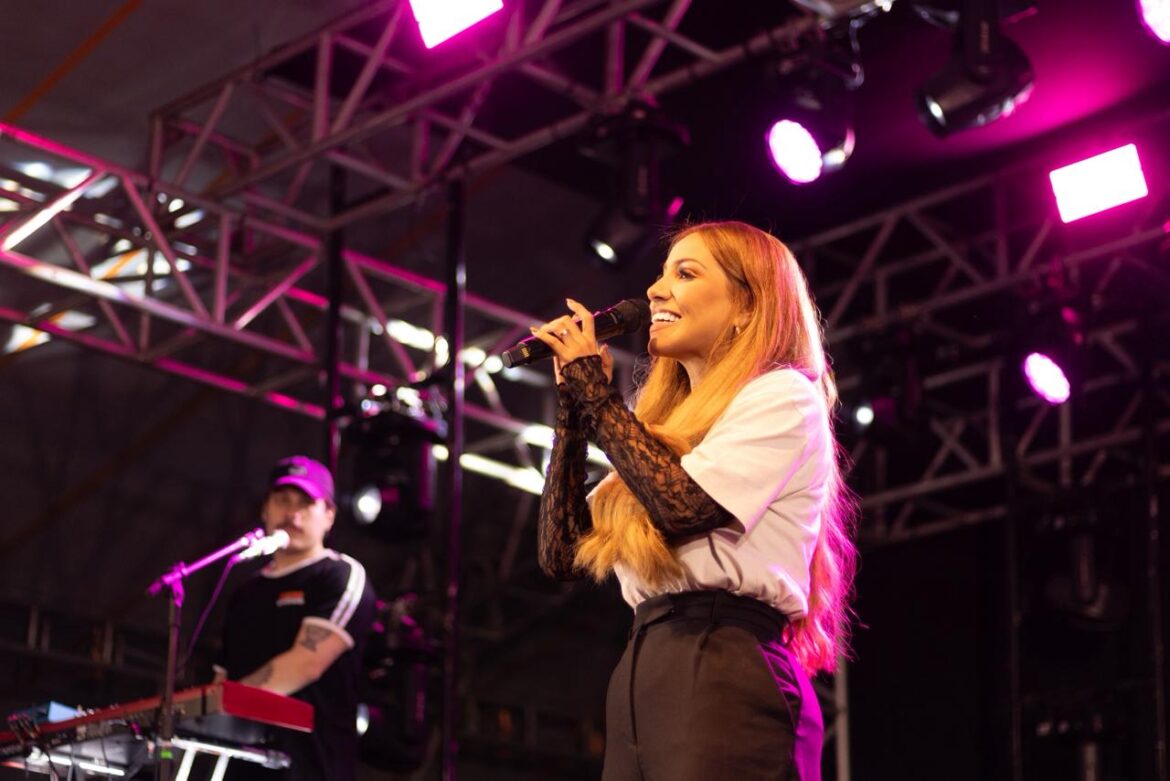 Cachoeirinha inicia comemorações de 60 anos com público recorde em show de Gabriela Rocha